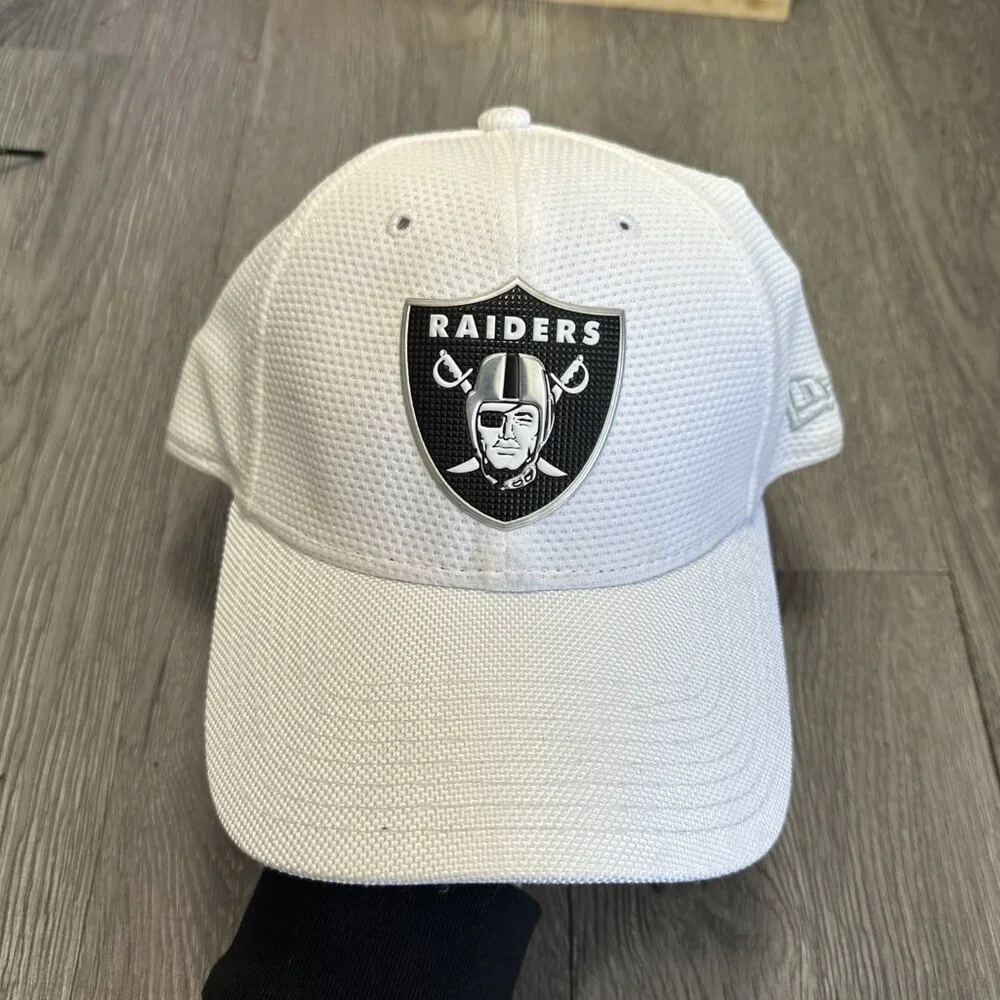 Oakland Raiders Hat Cap Small Medium Stretch White New Era Fit 39THIRTY - Picture 1 of 7